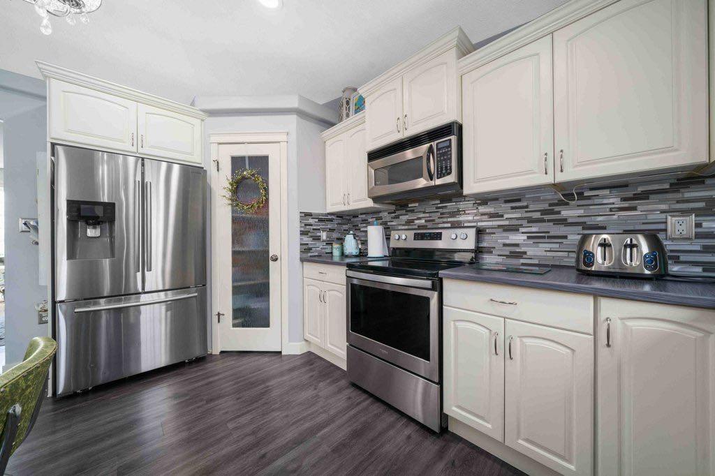 60 Terrace Close NE
