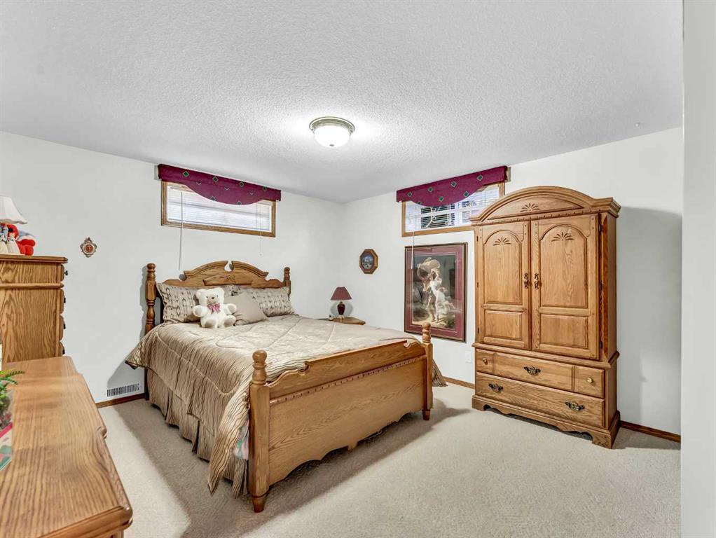 15 Park Meadows Court SE
