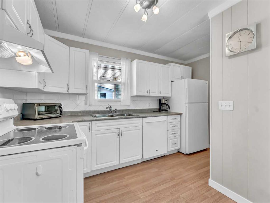 361 Beaufort Crescent SW