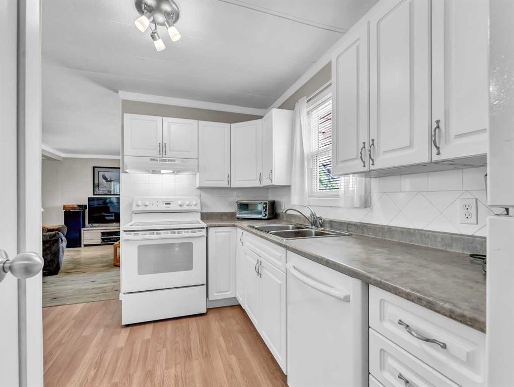 361 Beaufort Crescent SW