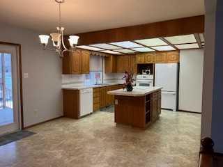 22 Rideau Crescent SE