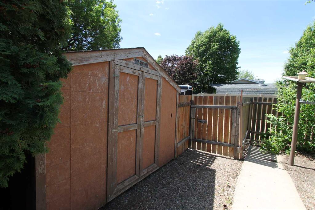 22 Rideau Crescent SE