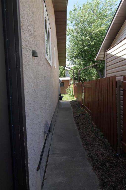 22 Rideau Crescent SE