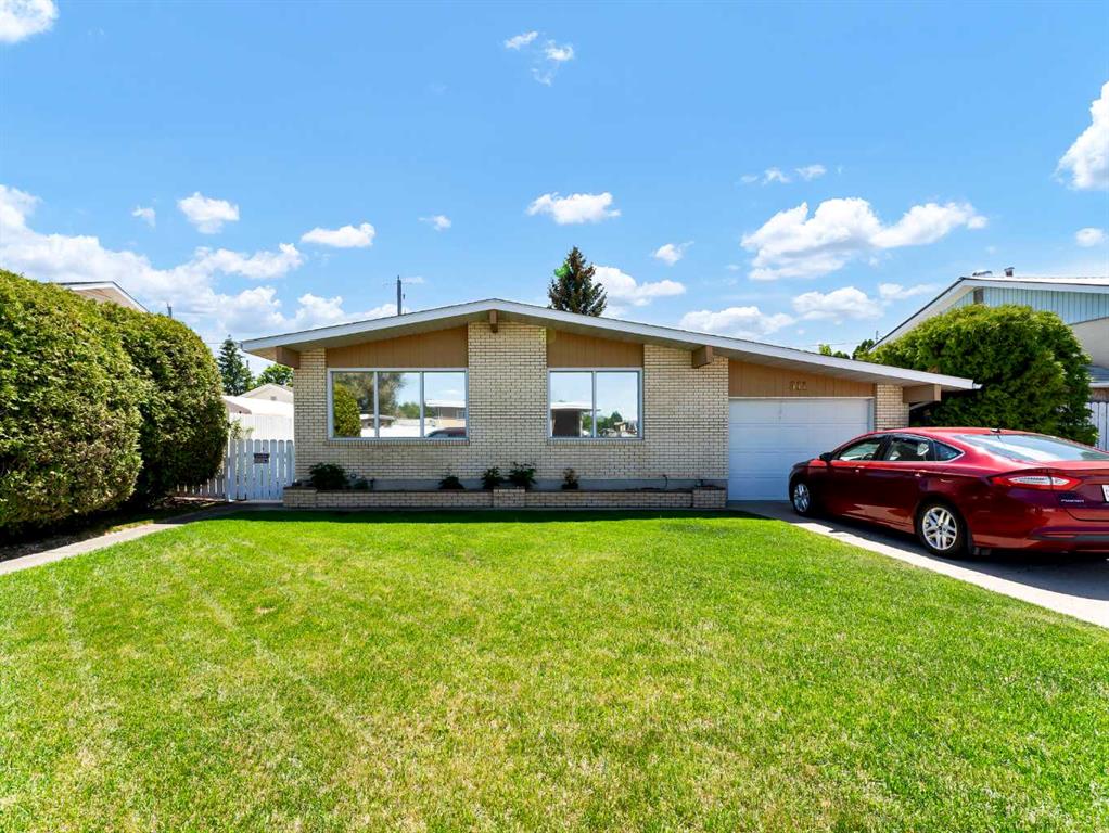 511 12 Street NW, Medicine Hat