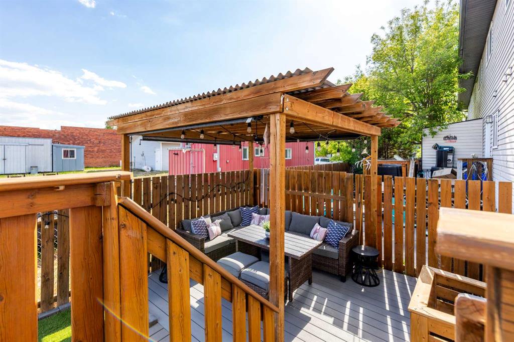 #4 124 3 Street NE