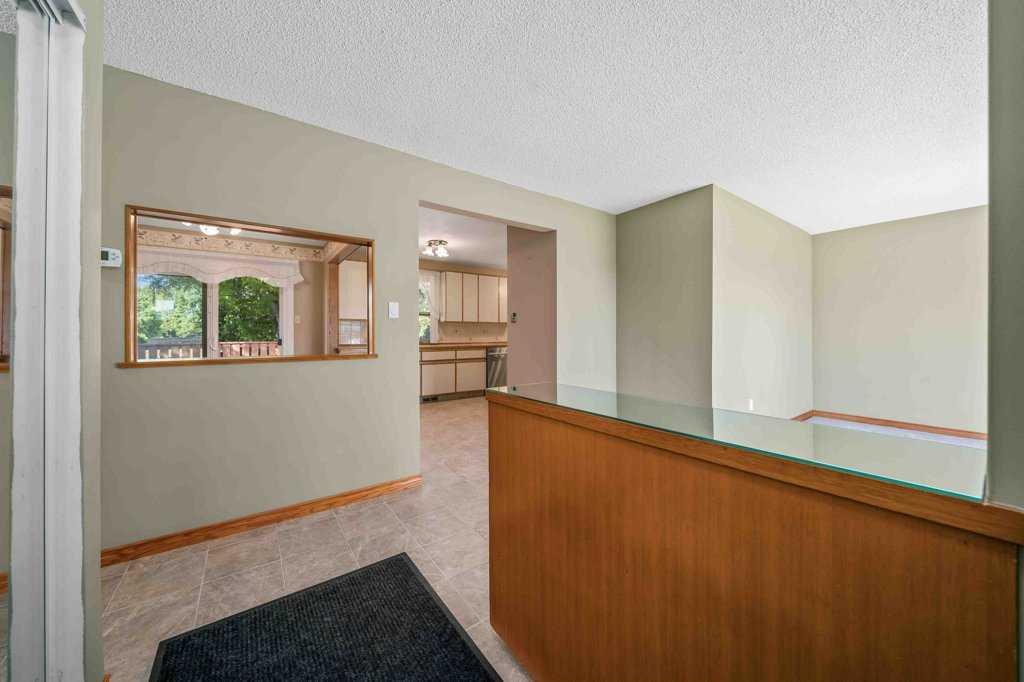89 Cochrane Drive NW