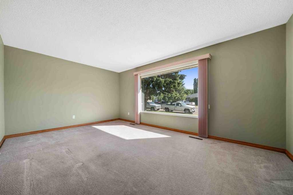 89 Cochrane Drive NW