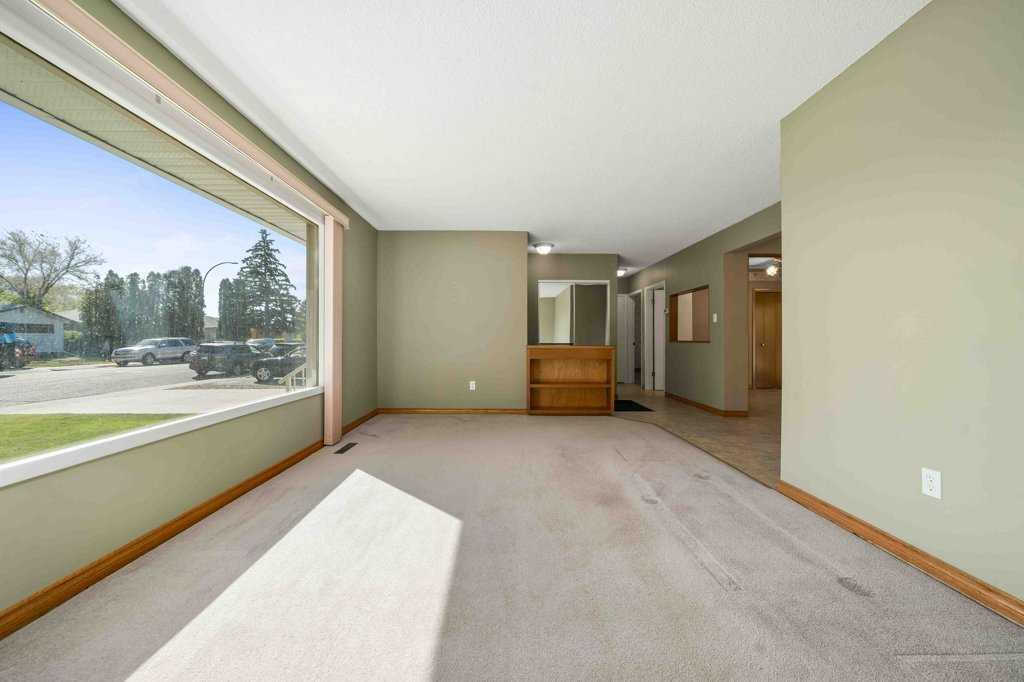 89 Cochrane Drive NW