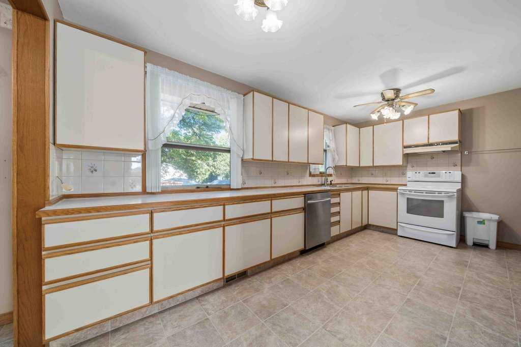 89 Cochrane Drive NW