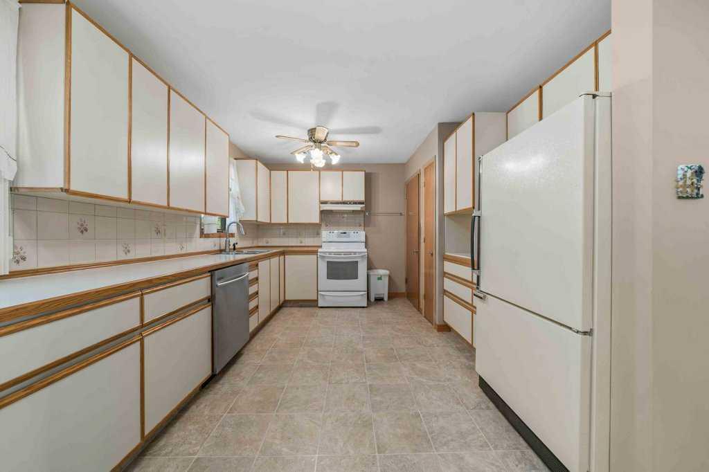 89 Cochrane Drive NW