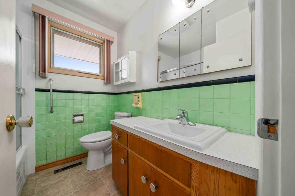89 Cochrane Drive NW