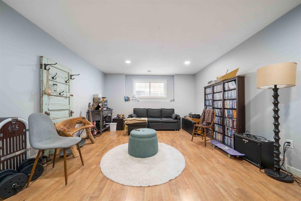 60 Terrace Close NE