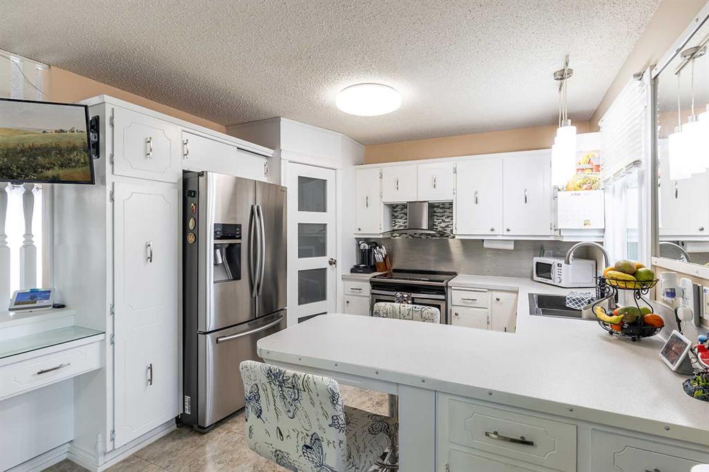 8 Calder Bay SE