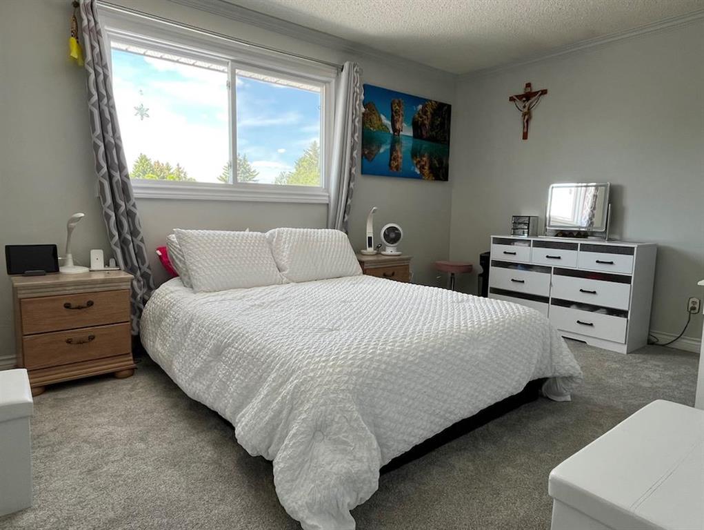 8 Calder Bay SE