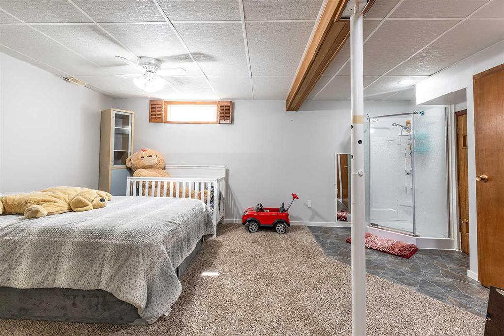 8 Calder Bay SE