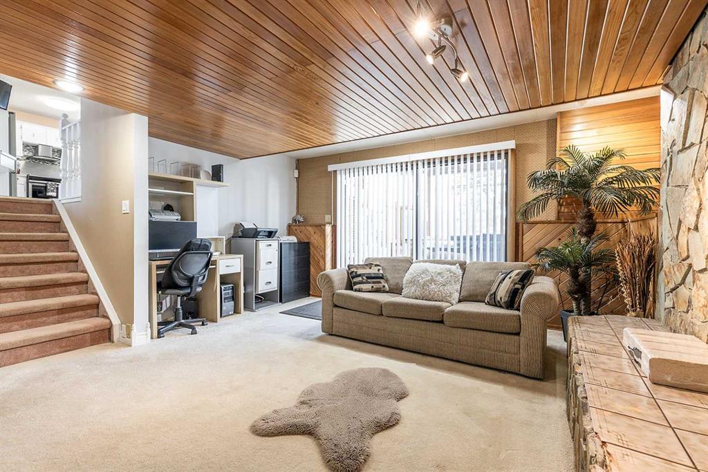 8 Calder Bay SE