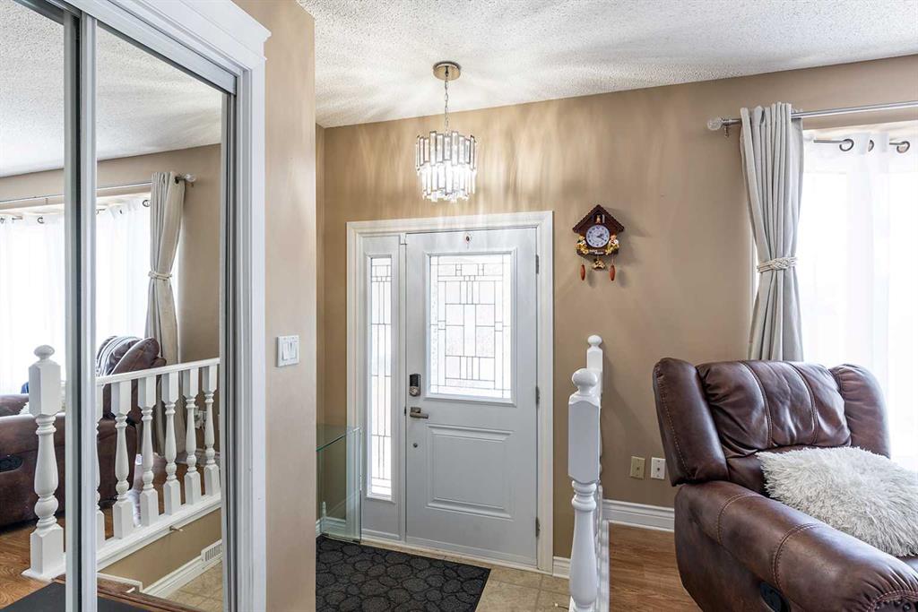 8 Calder Bay SE