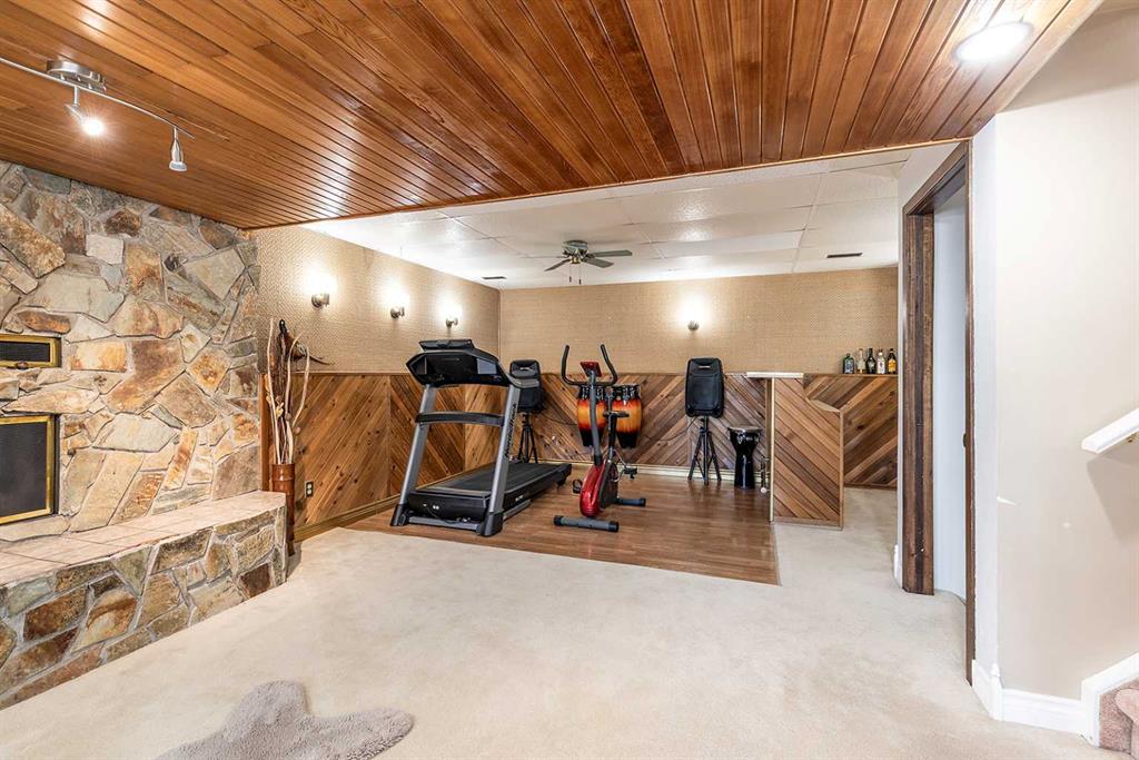 8 Calder Bay SE