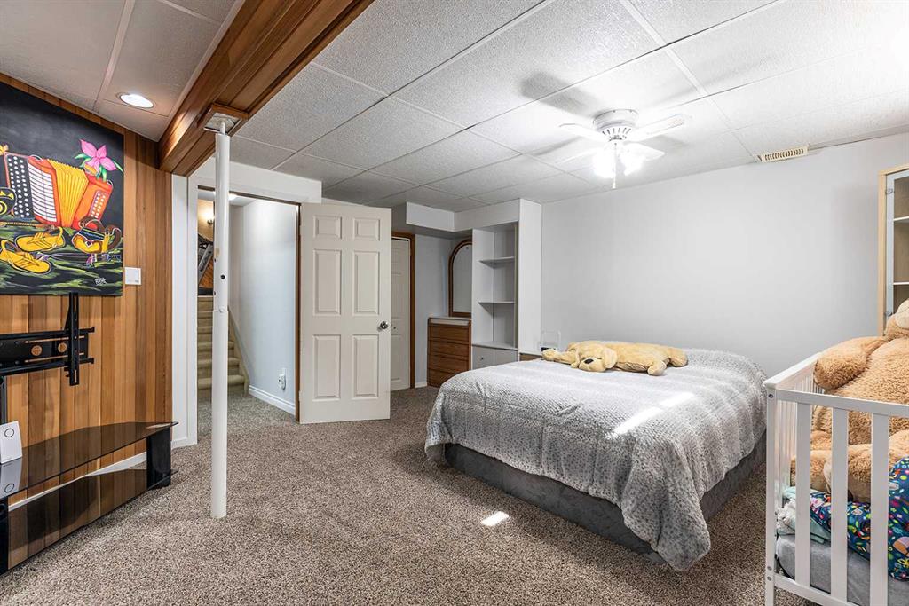 8 Calder Bay SE