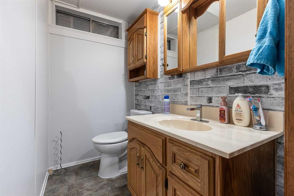 8 Calder Bay SE