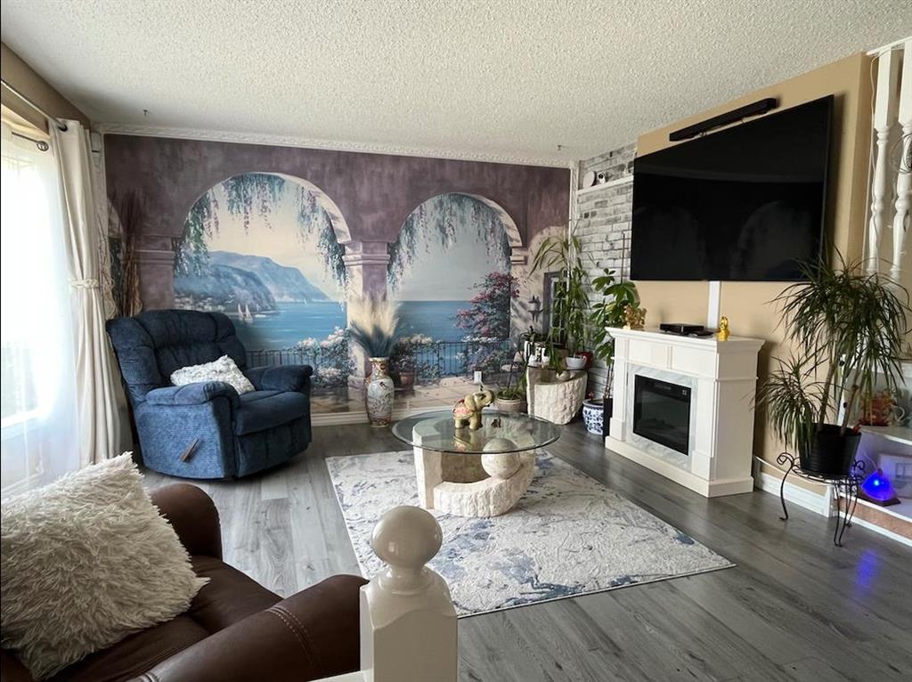 8 Calder Bay SE