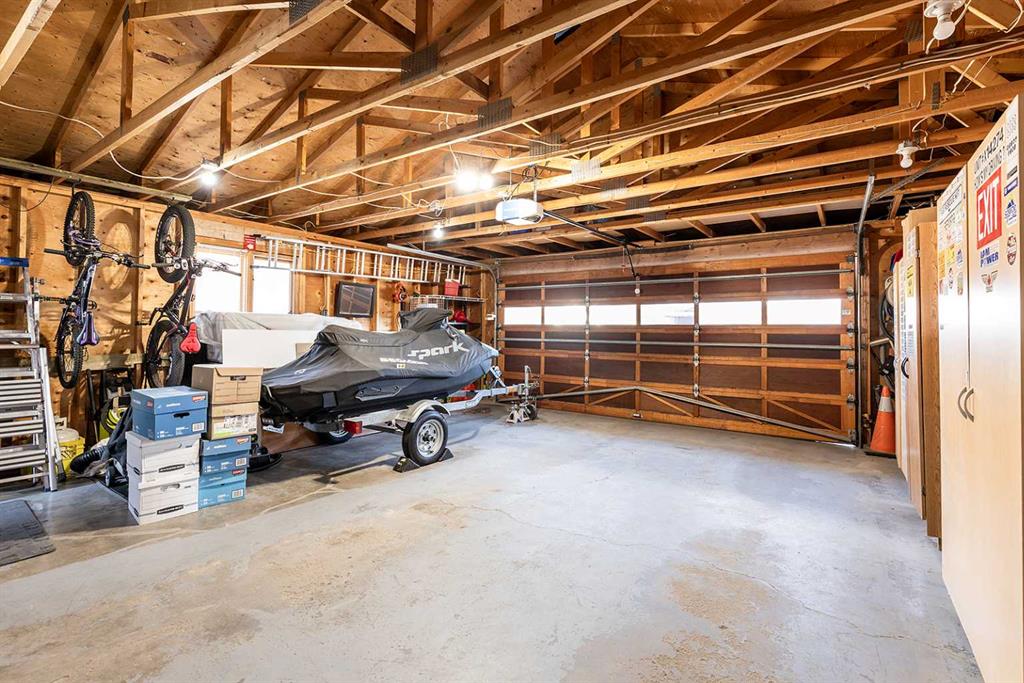 8 Calder Bay SE