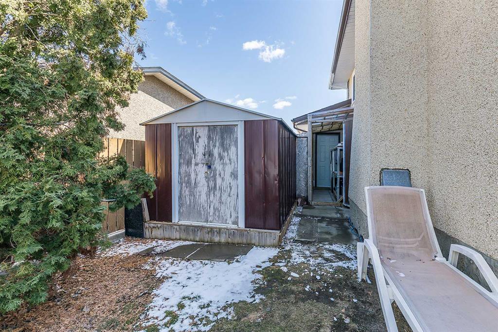 8 Calder Bay SE