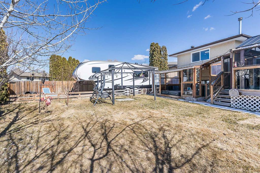 8 Calder Bay SE