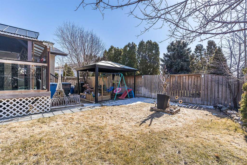 8 Calder Bay SE