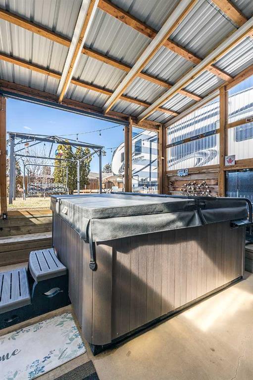 8 Calder Bay SE