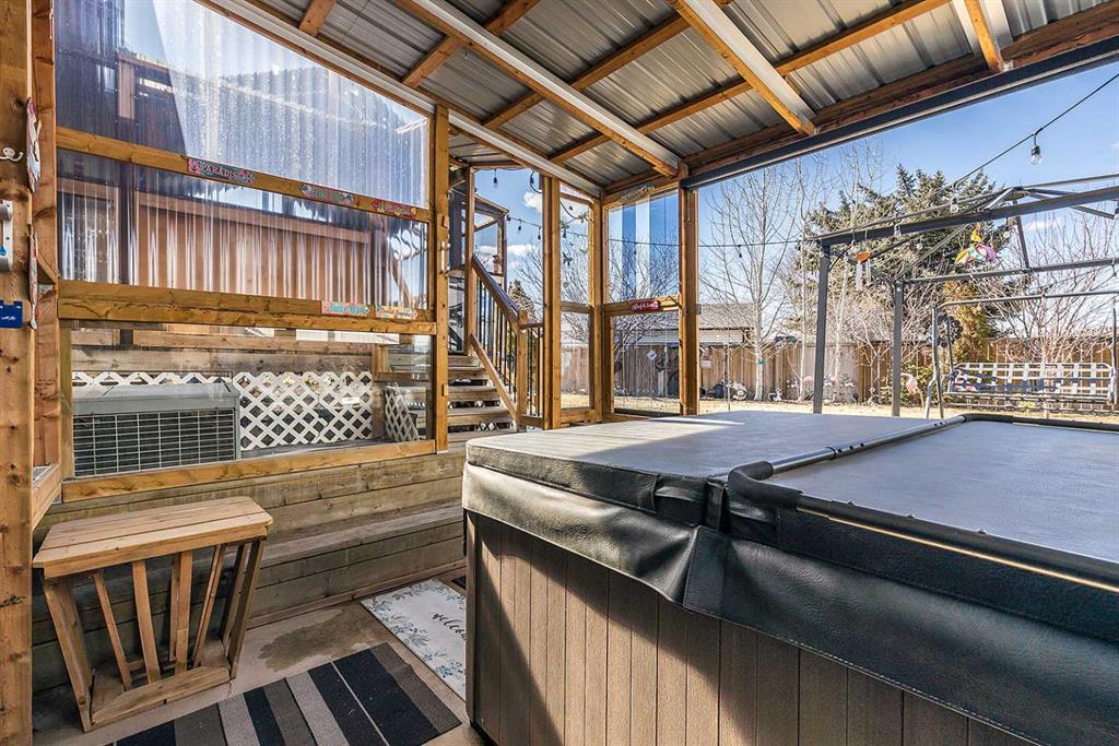 8 Calder Bay SE