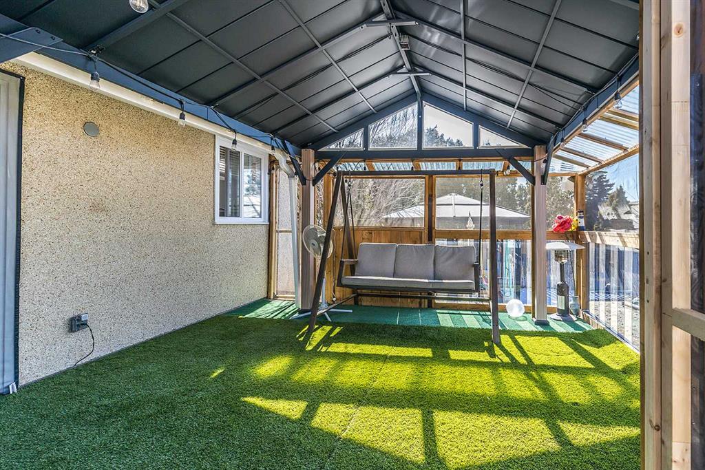 8 Calder Bay SE