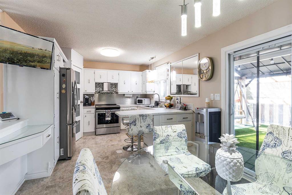 8 Calder Bay SE