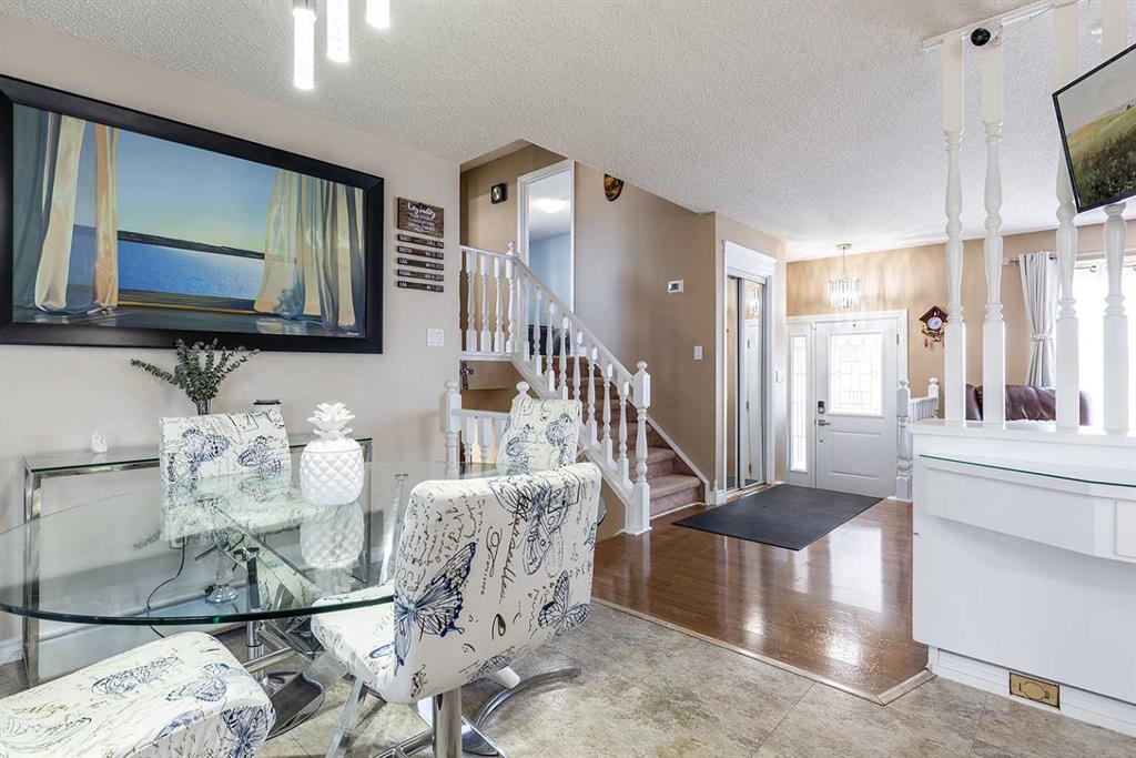 8 Calder Bay SE