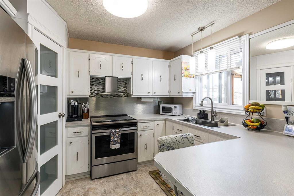 8 Calder Bay SE