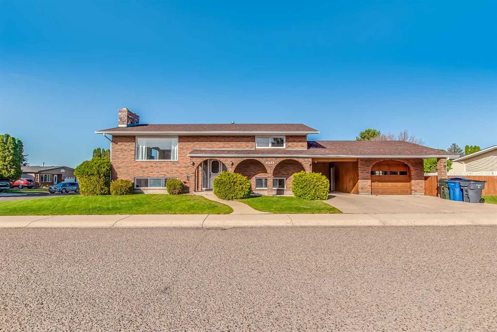 2445 12 Avenue SE, Medicine Hat