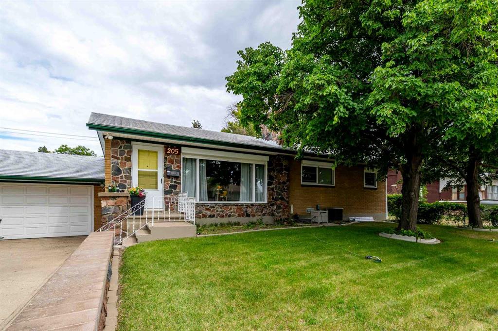 205 5 Street SE, Redcliff