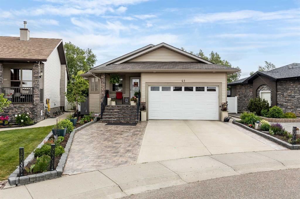 41 Hamptons Close SE