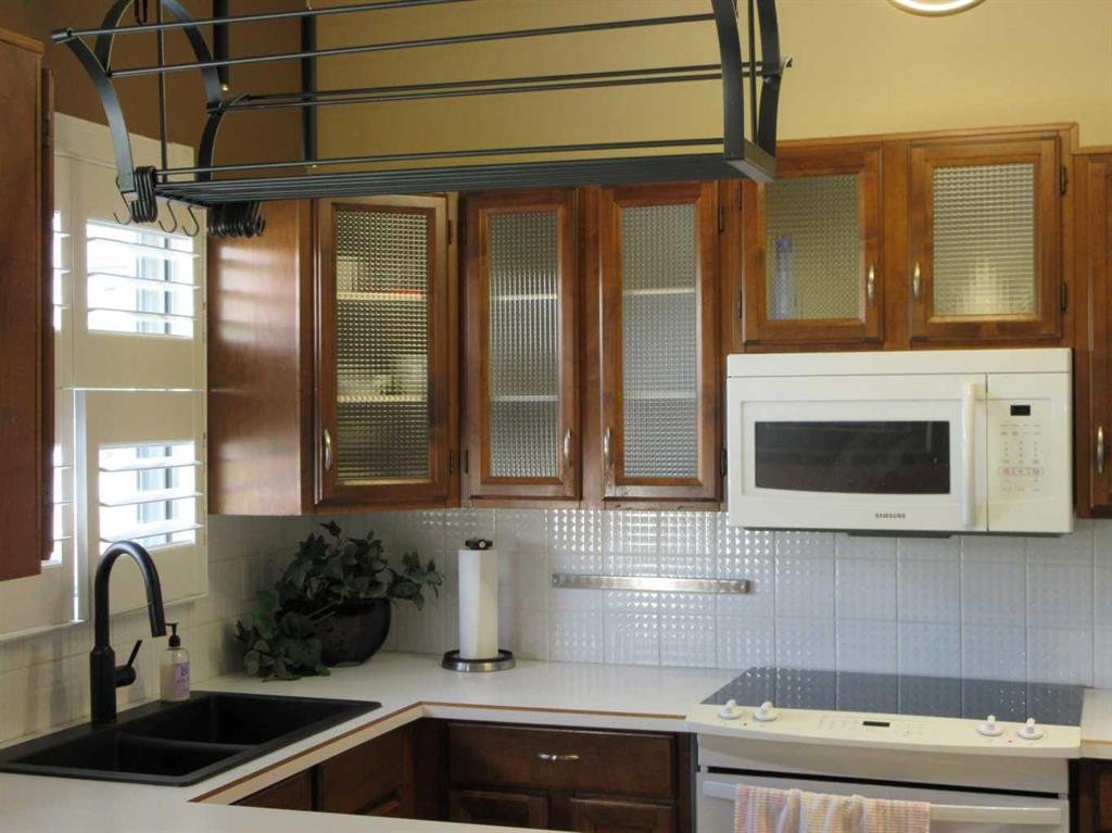 22 Iris Court SE
