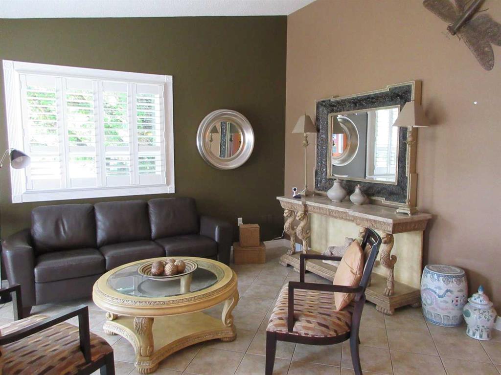 22 Iris Court SE