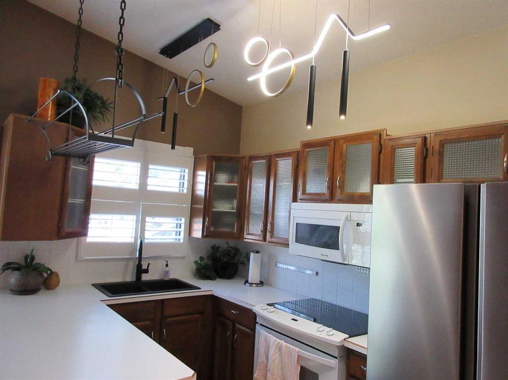 22 Iris Court SE