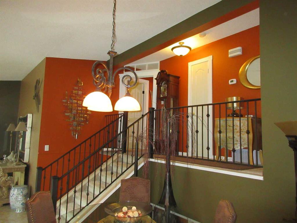 22 Iris Court SE
