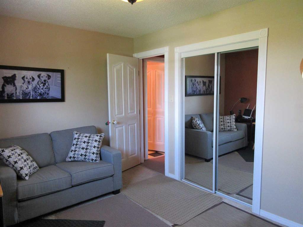 22 Iris Court SE