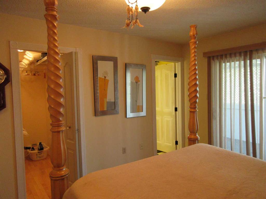22 Iris Court SE
