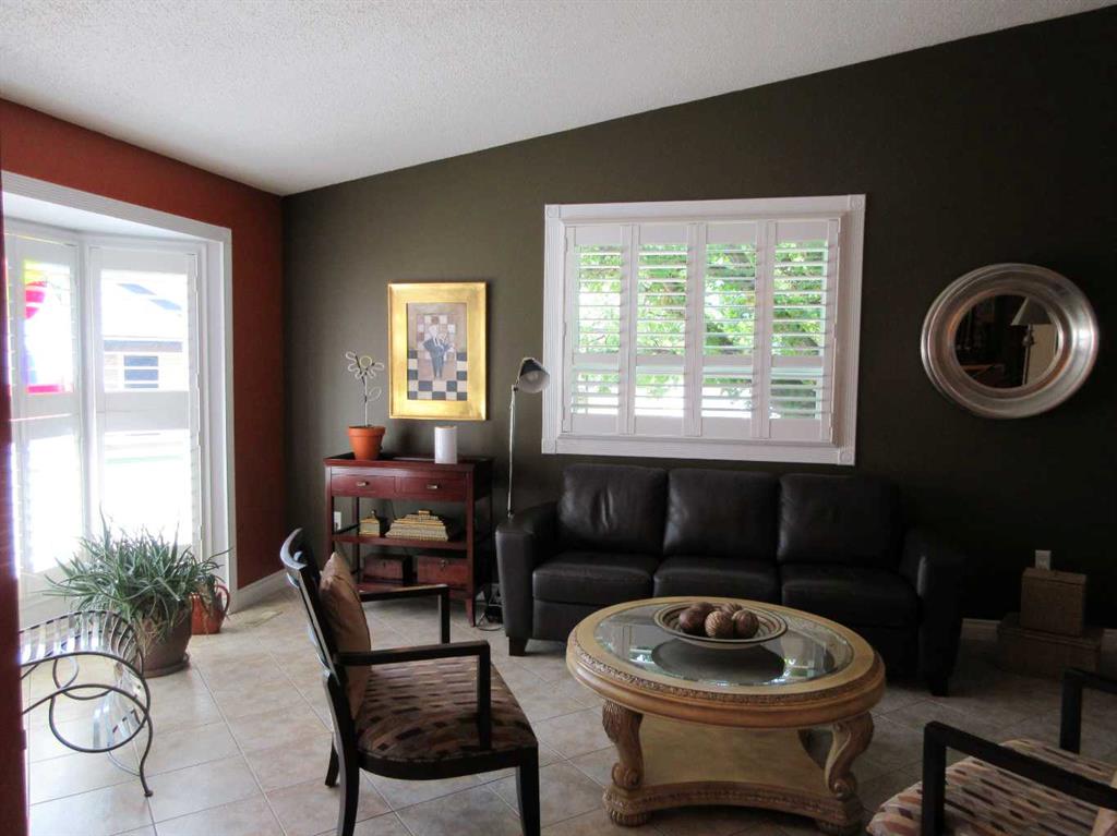 22 Iris Court SE