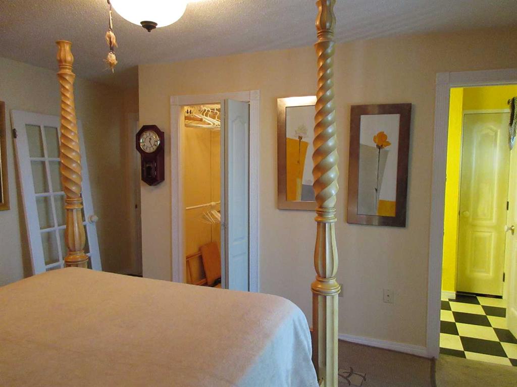 22 Iris Court SE
