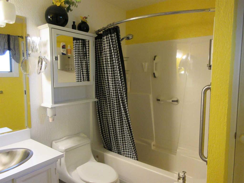 22 Iris Court SE