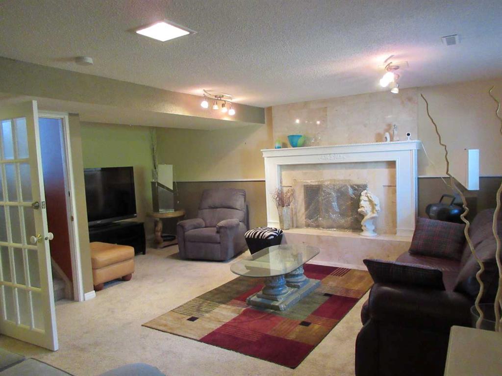 22 Iris Court SE
