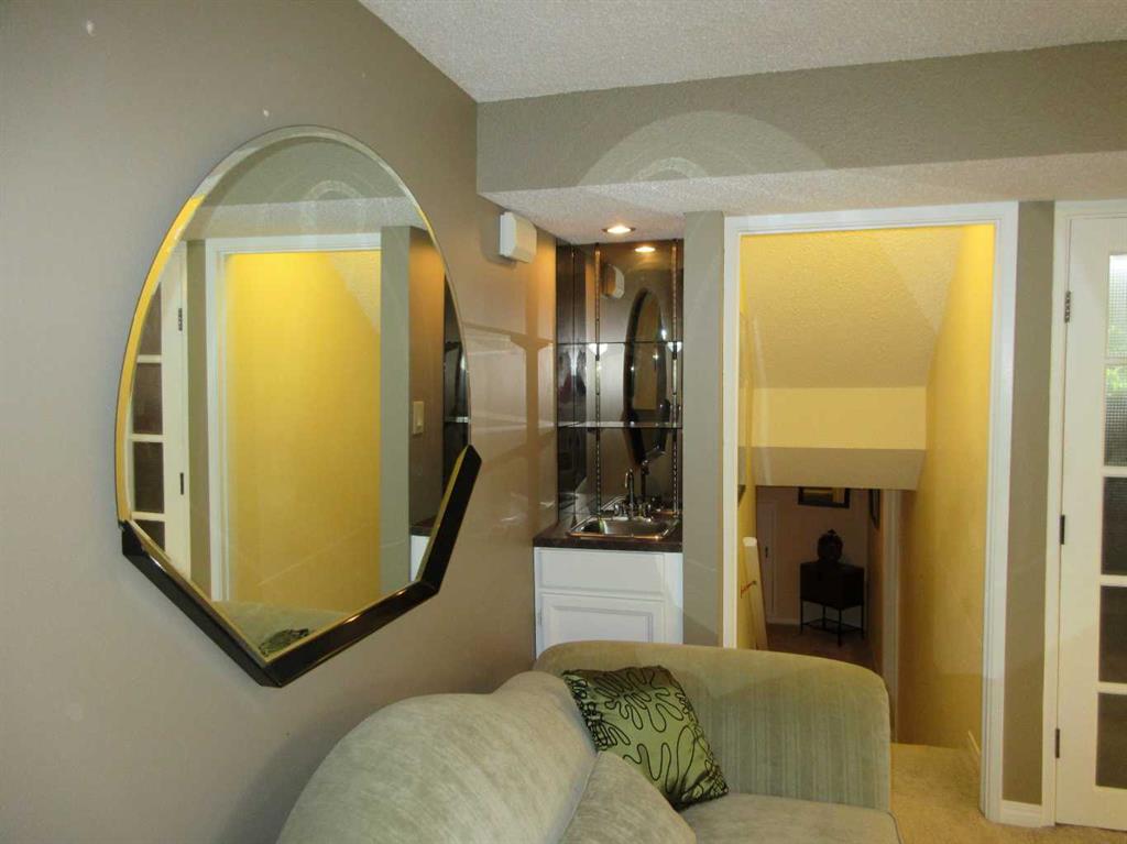 22 Iris Court SE