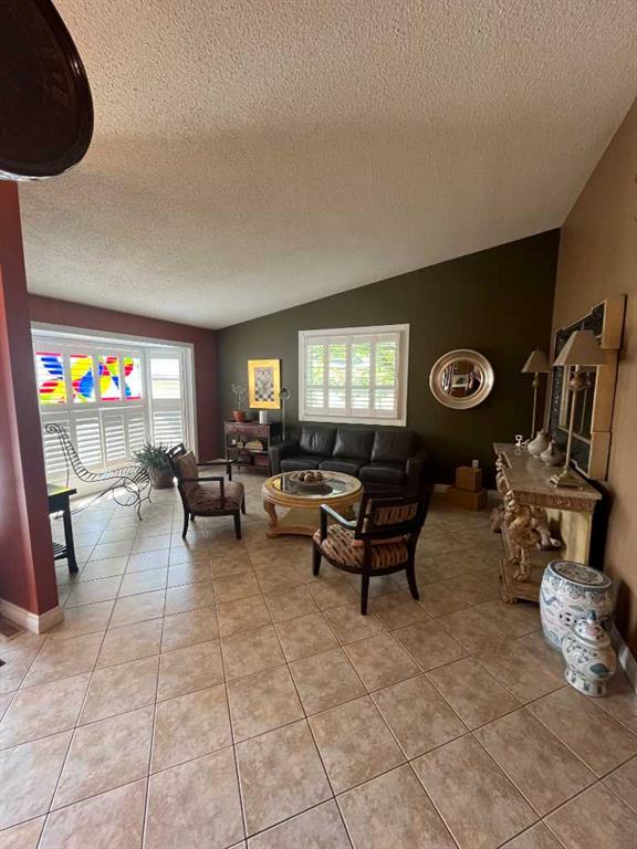 22 Iris Court SE